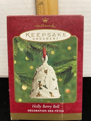 Hallmark Keepsake Christmas Ornament 2000 Holly Berry Bell B110