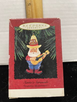 Hallmark Keepsake Christmas Ornament 1995 Santas Serenade B106