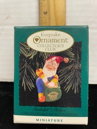 Hallmark Keepsake Ornament 1996 Miniature Rudolphs Helper B110