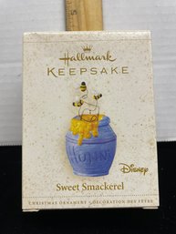 Hallmark Keepsake Ornament 2006 Disney Sweet Smacketel B111