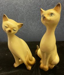 Two Complimentary Cat Figurines Animals/Pets