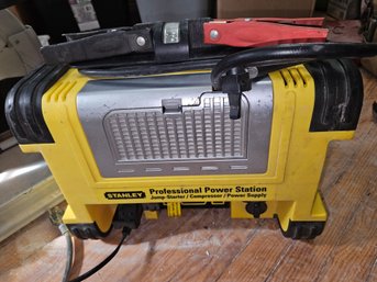 STANLEY Professional Power Station Jump Starter Compressor Power Supply Charges - 10