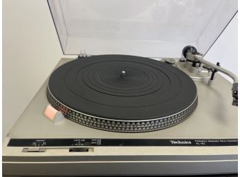Technics Model SL-B2 Turntable Record Player