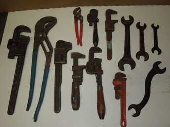 Lot Of Adjustable Big And Small Adjustable Pipe Wrenches And More - Vintage Tools