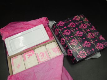 Giana Rose Atelier For Walt Disney -The Queen's Court Of Cards - Soap & Dish Gift Set