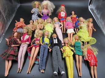 Large Lot Of 20 Mostly 1960s Vintage Barbie & Ken Dolls - Read Details