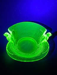 Vintage Fenton Green Bird Bowl Vaseline Uranium Glassware Glow In The Dark