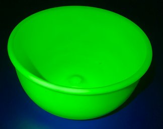 Vintage Large Jadeite Mixing Bowl Vaseline Uranium Glassware Glow In The Dark