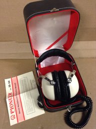 Vintage Pioneer SE-50 Stero Headphones In Original Case