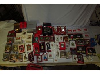 Large Lot Of Christmas / Holiday Ornaments & Snow Globes (disney, Coca Cola, Looney Tunes, NFL)