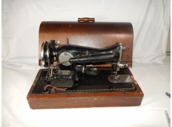 Vintage Singer Heavy Duty Sewing Machine With Case