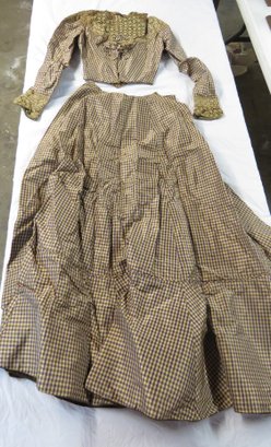 Two-piece Brown Checkered Blouse And Skirt With Lace Collar And Cuffs
