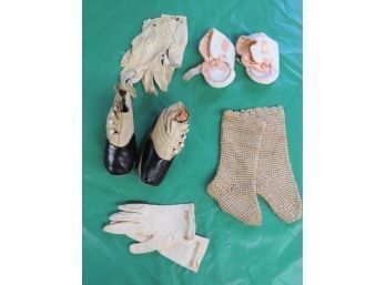 Lot Babies Shoes, Baby Boots, 2 Pair Leather Gloves