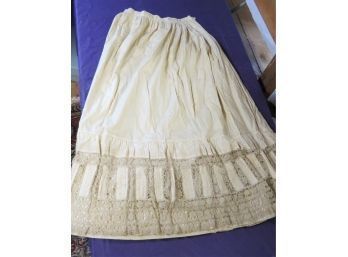18 White Petticoats Plus Two In Color
