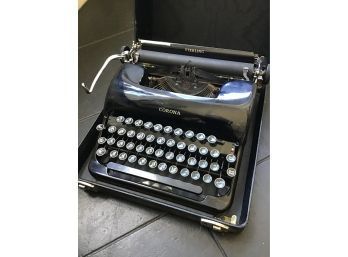 SMITH CORONA STERLING GLOSS BLACK TYPEWRITER WITH CASE ~ART DECO 1930’s~
