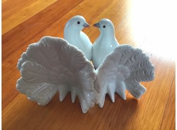 LLADRO OF SPAIN COUPLE OF KISSING DOVES FIGURINE IN BOX 1990