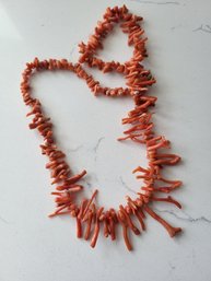VINTAGE NATURAL CORAL BEADED COLLAR NECKLACE--19'L