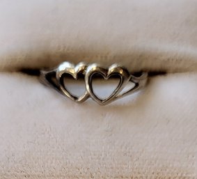 VINTAGE STERLING SILVER (925) DOUBLE HEART SMALL RING--SIZE 5
