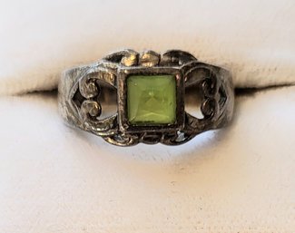 VINTAGE STERLING SILVER(925) GREEN STONE RING--SIZE 5 1/2