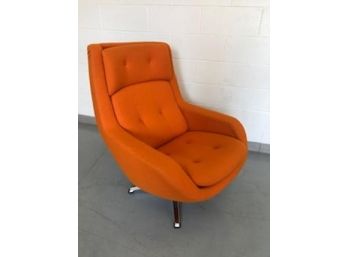 CONTEMPORARY RETRO-STYLE HIGH BACK LOUNGE CHAIR