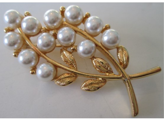 Vintage NAPIER BROOCH PIN, Finely Detailed BRANCH Design, Gold Tone Costume With FAUX PEARLS