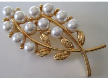Vintage NAPIER BROOCH PIN, Finely Detailed BRANCH Design, Gold Tone Costume With FAUX PEARLS