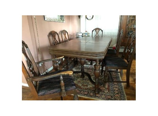 Antique Jacobean Dining Room Set W/4 Side Chairs And An Arm Chair
