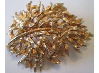 Vintage LISNER BROOCH PIN, Finely Detailed LEAF BRANCH Design, Gold Tone Costume