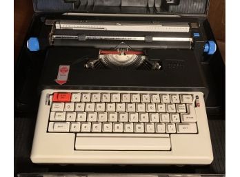 Olivetti Lettera 36 Electric Typewriter