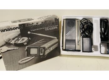 Vintage PANASONIC TELEVSION COMOPACT BLACK & WHITE TV W/box