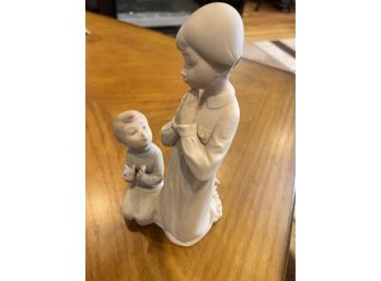 Lladro Mother & Child Kneeling