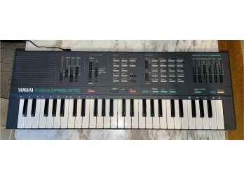 Vintage Yamaha PortaSound PSS-370: Electric Keyboard