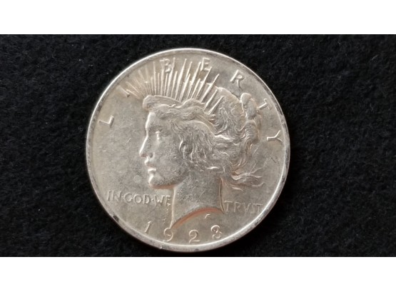 US 1923 Silver Peace Dollar - Fine