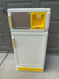 Child's Little Tikes Play Kitchen Refrigerator With Working Doors