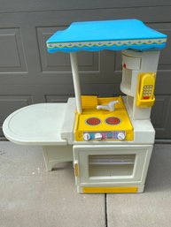 Child's Little Tikes Play Party Kitchen Stove, Sink, And Mini-island With Phone And Message Board