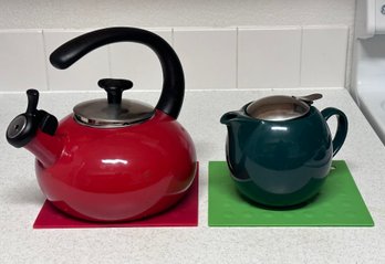 Red Circulon And Green Lee House Japan Tea Kettles W/ Silicone Heat Protector Trivets
