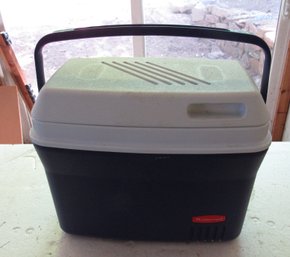 Small Rubbermaid Cooler