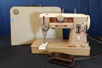 Vintage Singer Sewing Machine With Hard Case