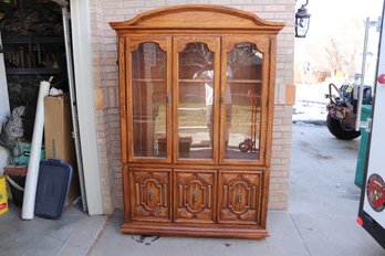 Thomasville Arch Top China Cabinet With Raised Panel Doors - High-Quality Vintage Furniture