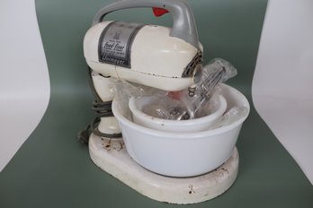 Unverified Vintage Dormeyer Power Chef Model 4200 Mixer With Original Accessories