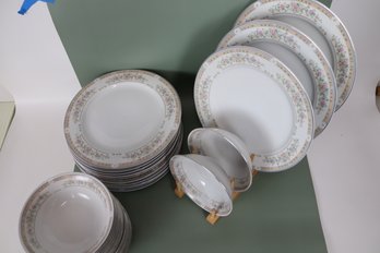 Elegant Kentfield & Sawyer Fine Porcelain Dinnerware Set