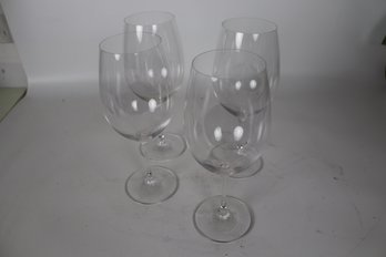 Elegant Set Of 4 White Wine Glasses Pristine Condition