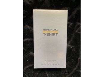 NEW Kenneth Cole Reaction T-shirt