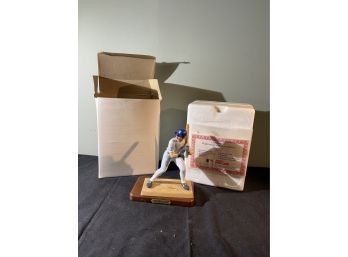 Official Don Mattingly Figure With COA 1987