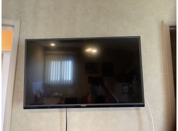 32 In Vizio Flat Screen Tv With Mount
