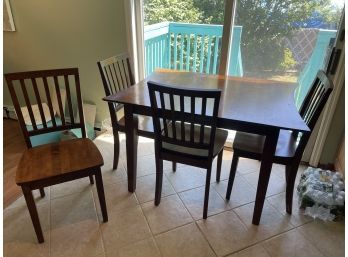 Expanding Kitchen Table & 4 Chairs With Leaf