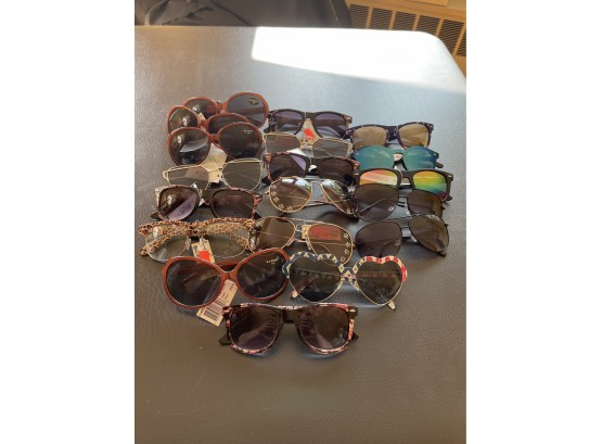 NEW Sunglasses 19 Pieces!