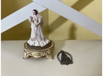 Gone With The Wind Statue And Ornament