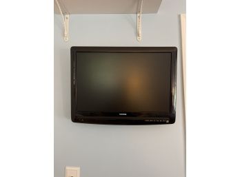 22 Inch Toshiba Flat Screen TV With Mount