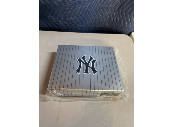 New New York Yankees Gift Set With Watch & 2 Sprays